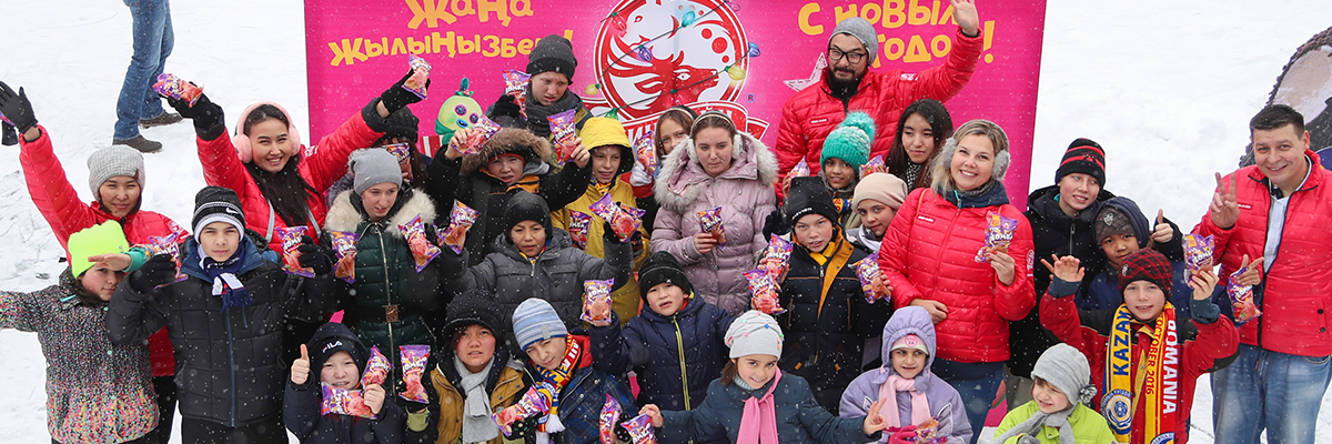 Сотрудники «Шин-Лайн» и дети детского дома покорили лед «Медеу»